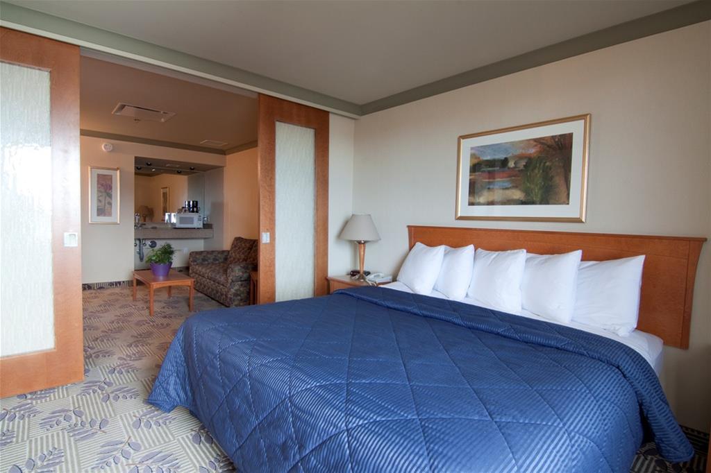 Clarion Hotel & Suites Виннипег Экстерьер фото