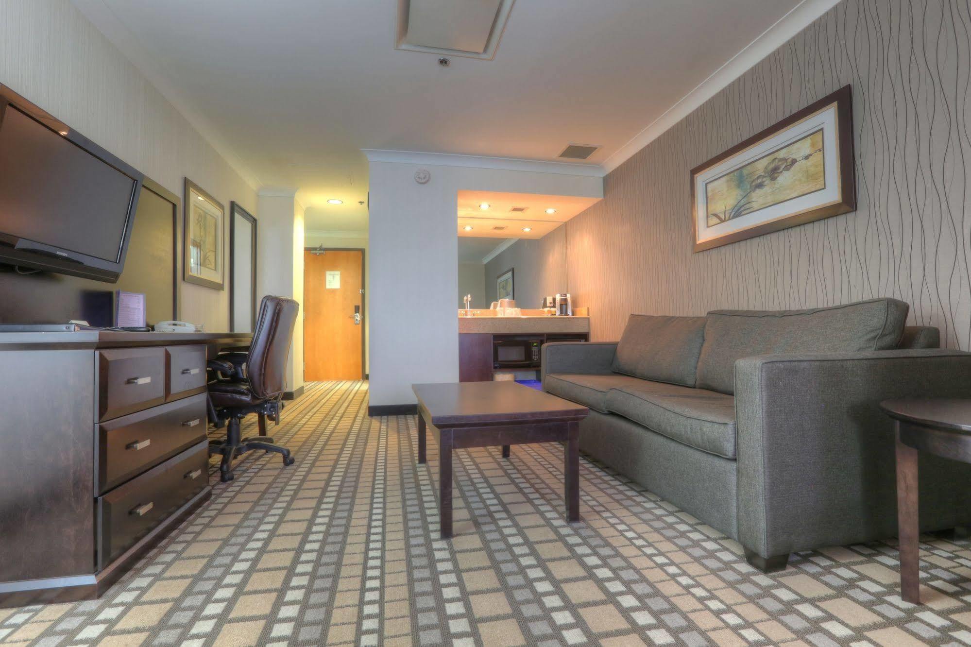 Clarion Hotel & Suites Виннипег Экстерьер фото