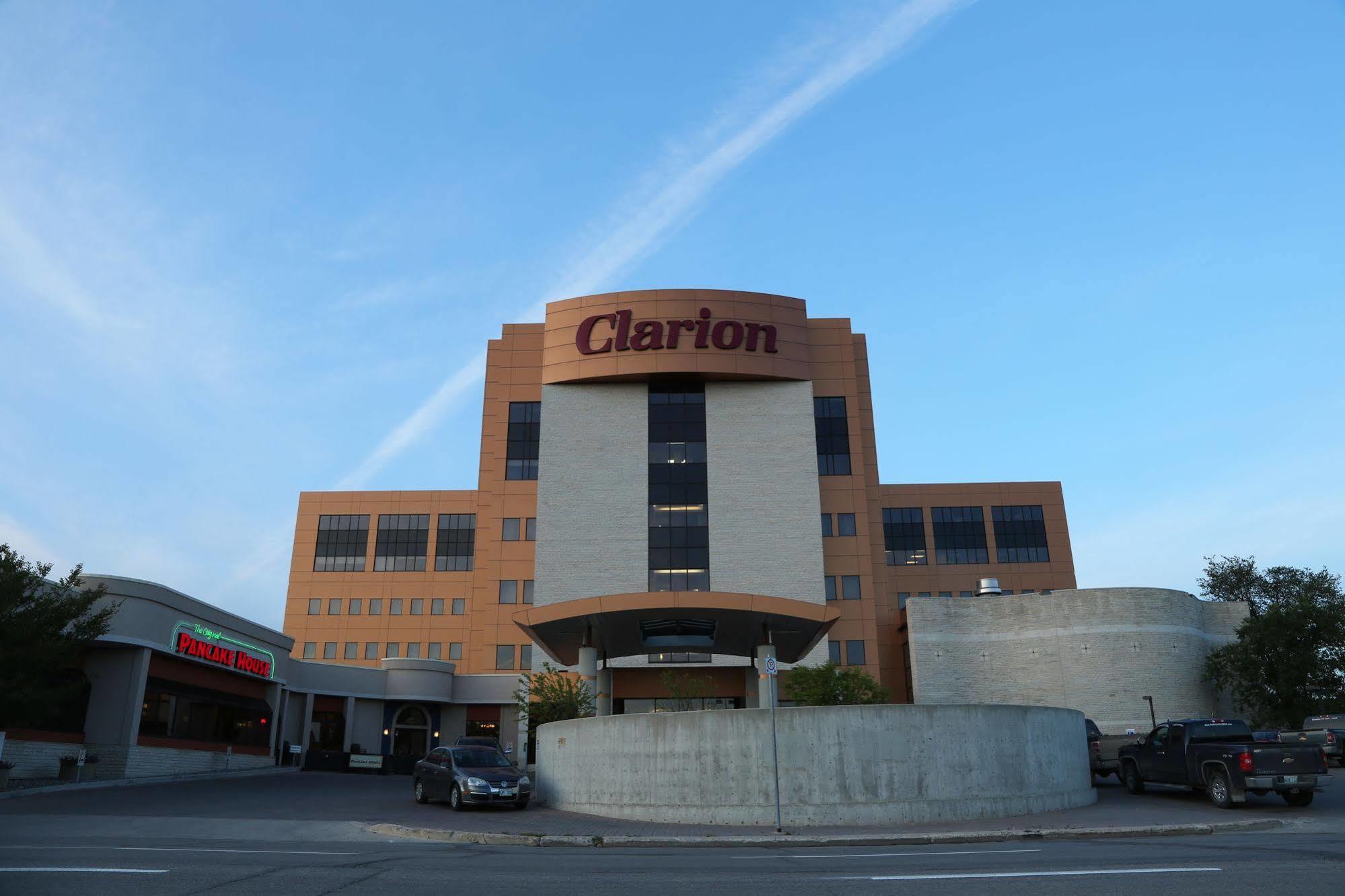 Clarion Hotel & Suites Виннипег Экстерьер фото